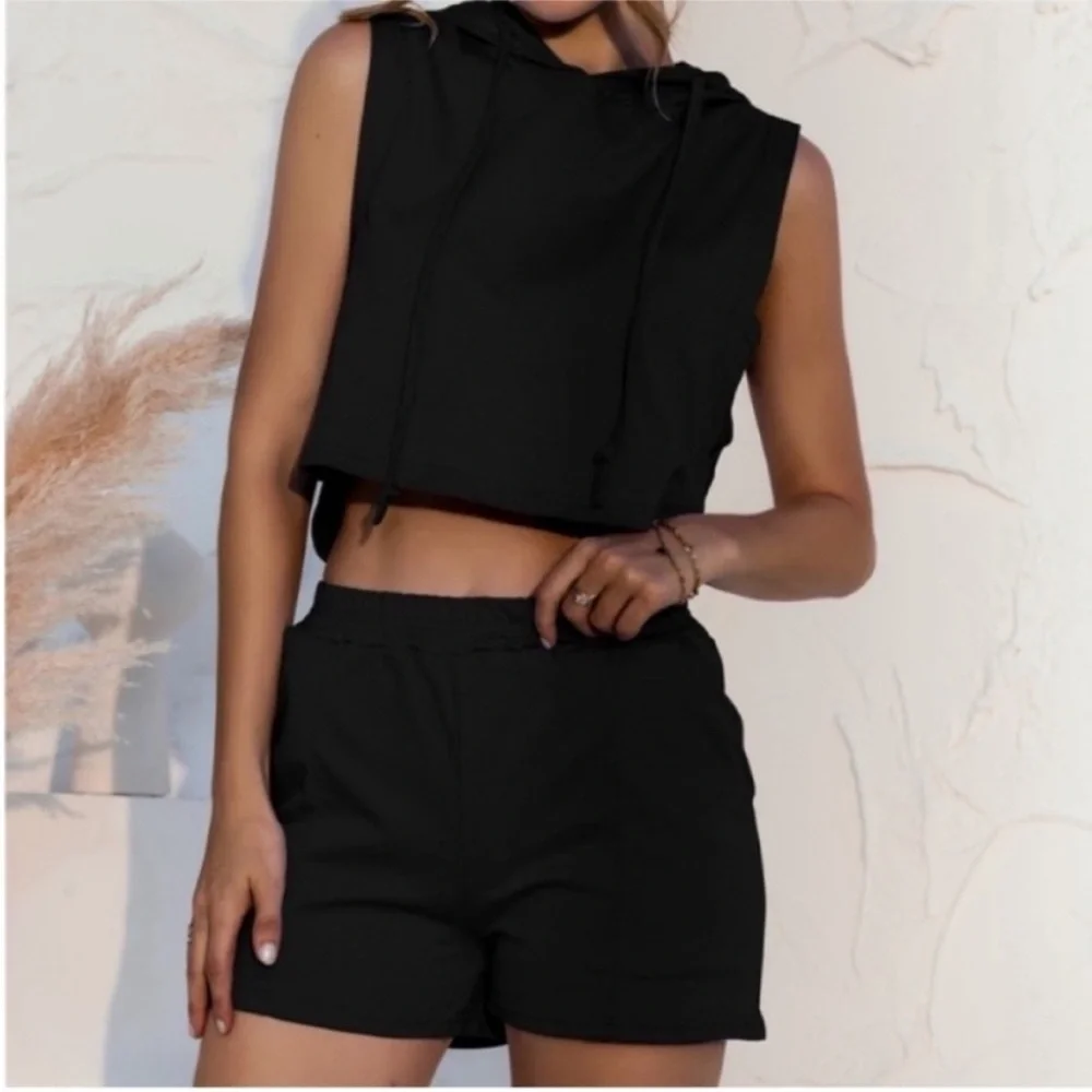 NWOT Black hooded crop top vest and shorts with pockets workout lounge set - Picture 5 of 11